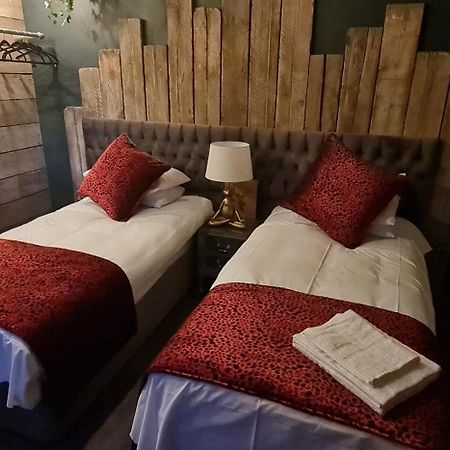 The Waterside Bar, Rooms & Restaurant Swinton  Room photo