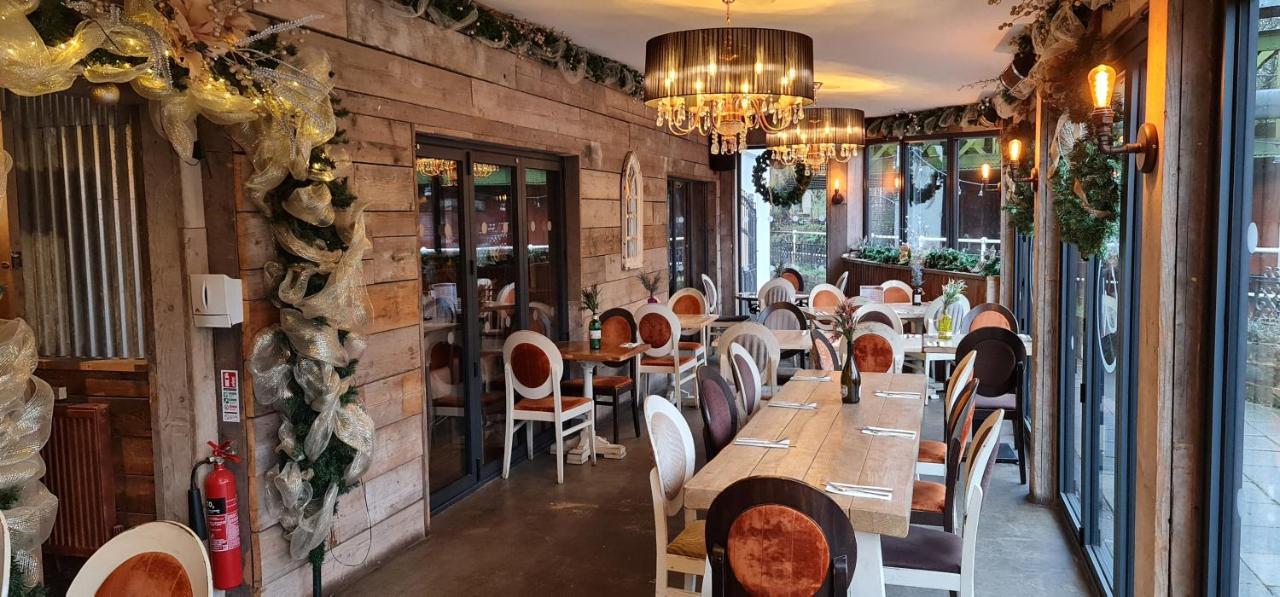 The Waterside Bar, Rooms & Restaurant Swinton  Exterior photo
