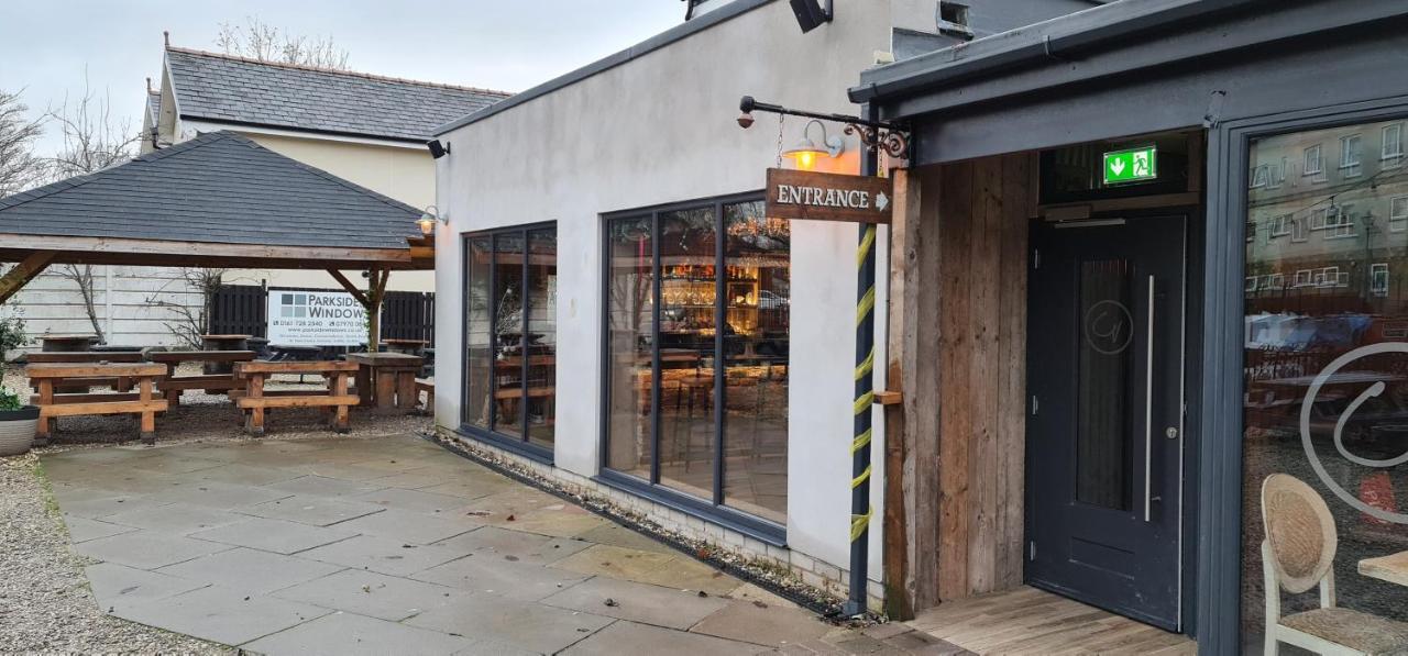 The Waterside Bar, Rooms & Restaurant Swinton  Exterior photo